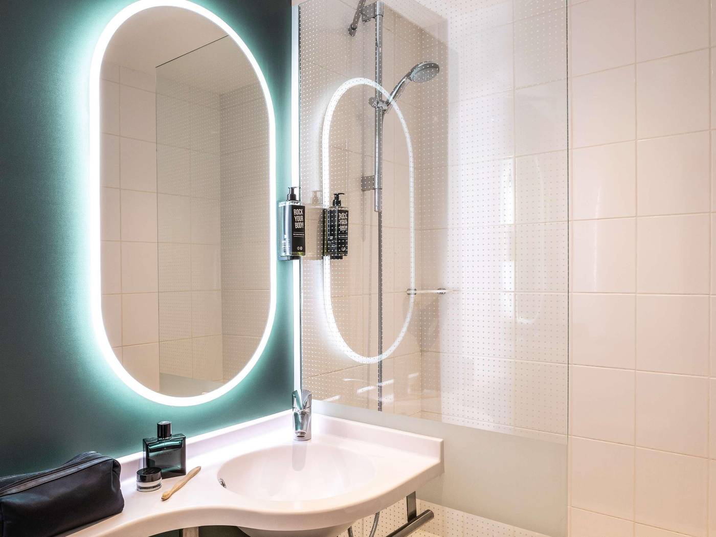 Ibis-Paris-Maine-Montparnasse-14th-Hotel-Room-29