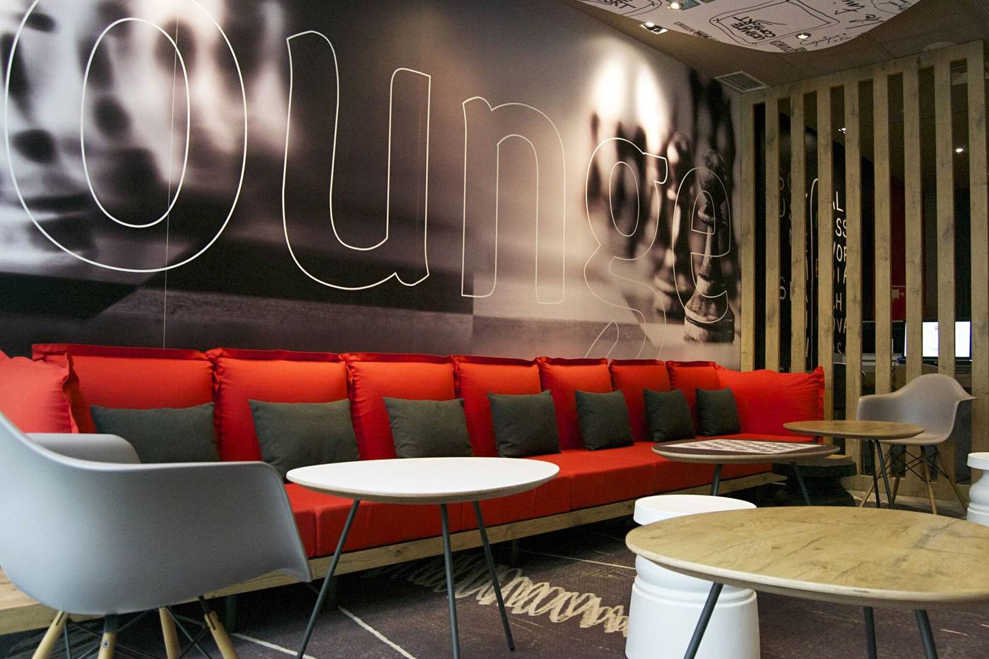 Ibis-Lisboa-Saldanha-Lobby-15