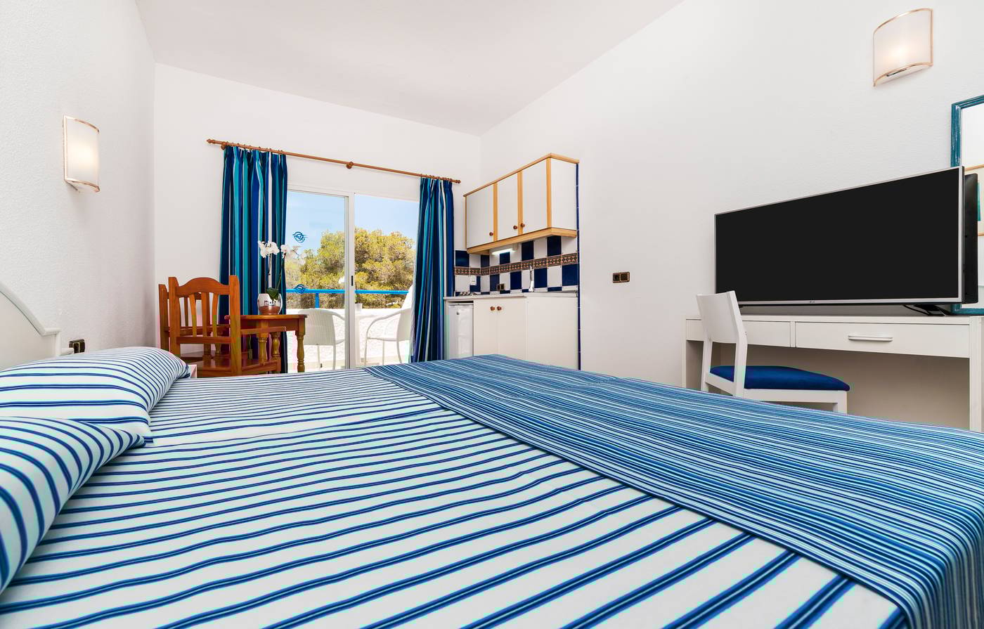 Globales-Montemar-Room-32