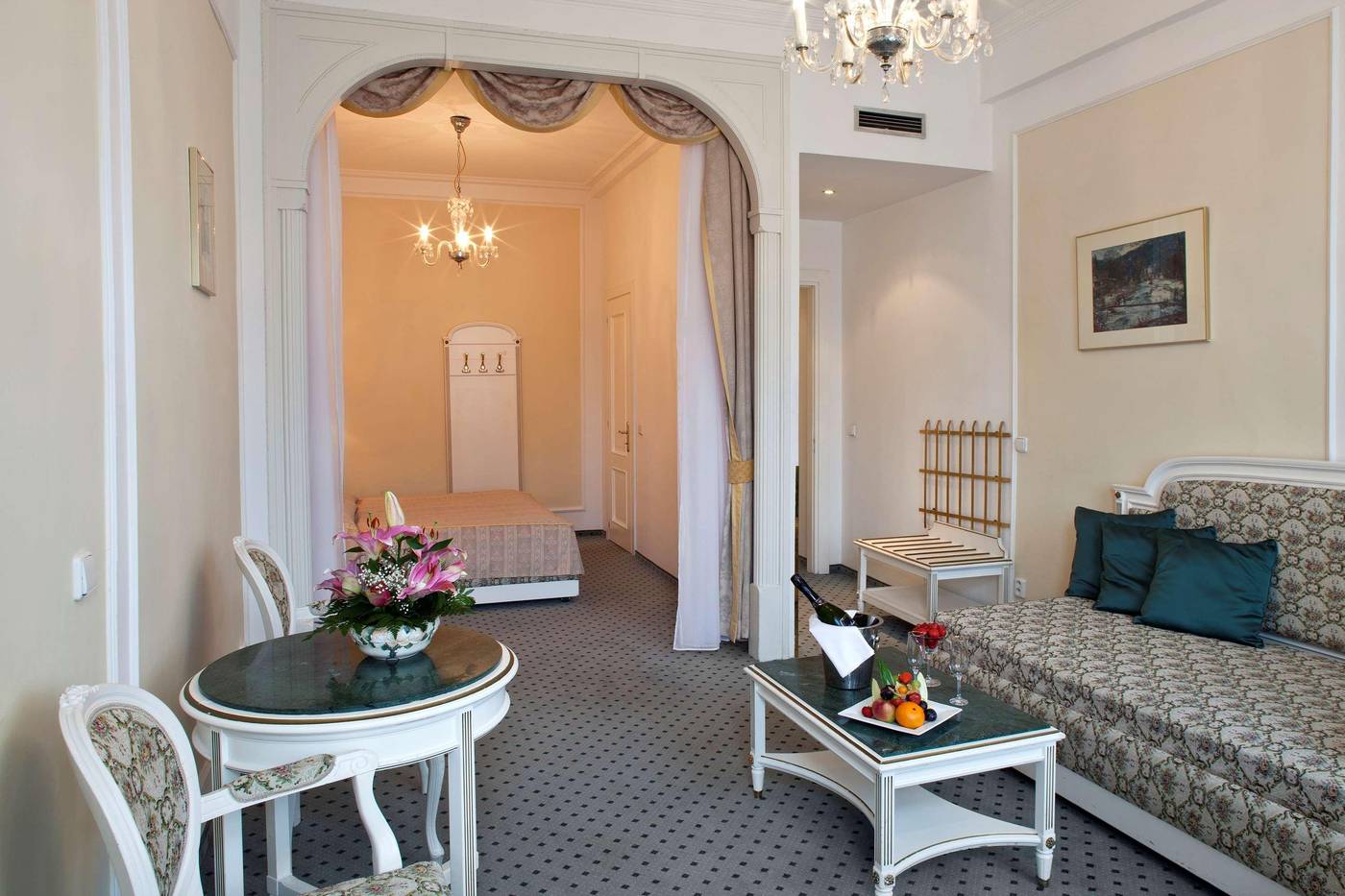 Ambassador-Zlat-----Husa-Room-24