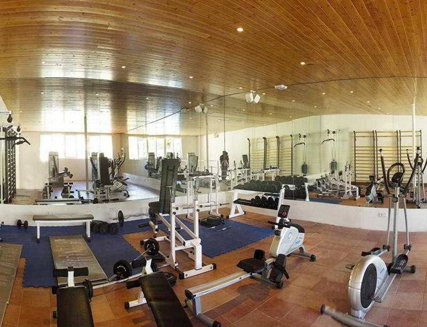 Apartamentos-Xaloc-Ibiza-Sports-and-Entertainment-13