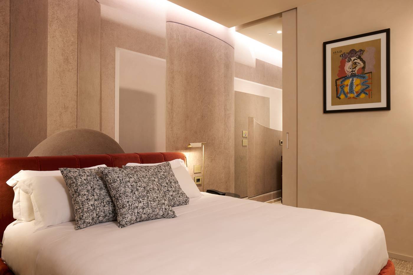 Borghese-Contemporary-Hotel-Room-18