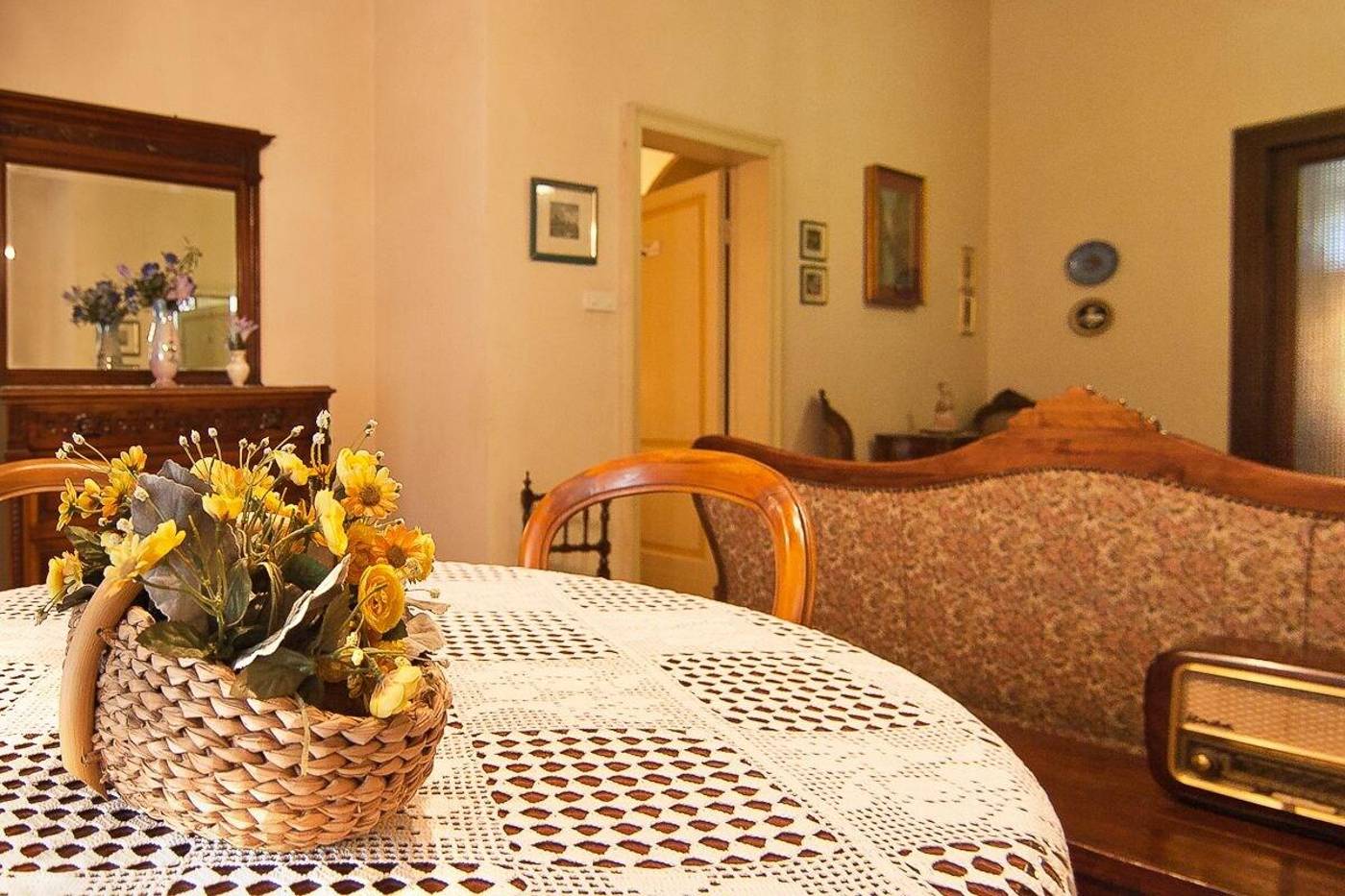 Villa-Fiorita-Room-12