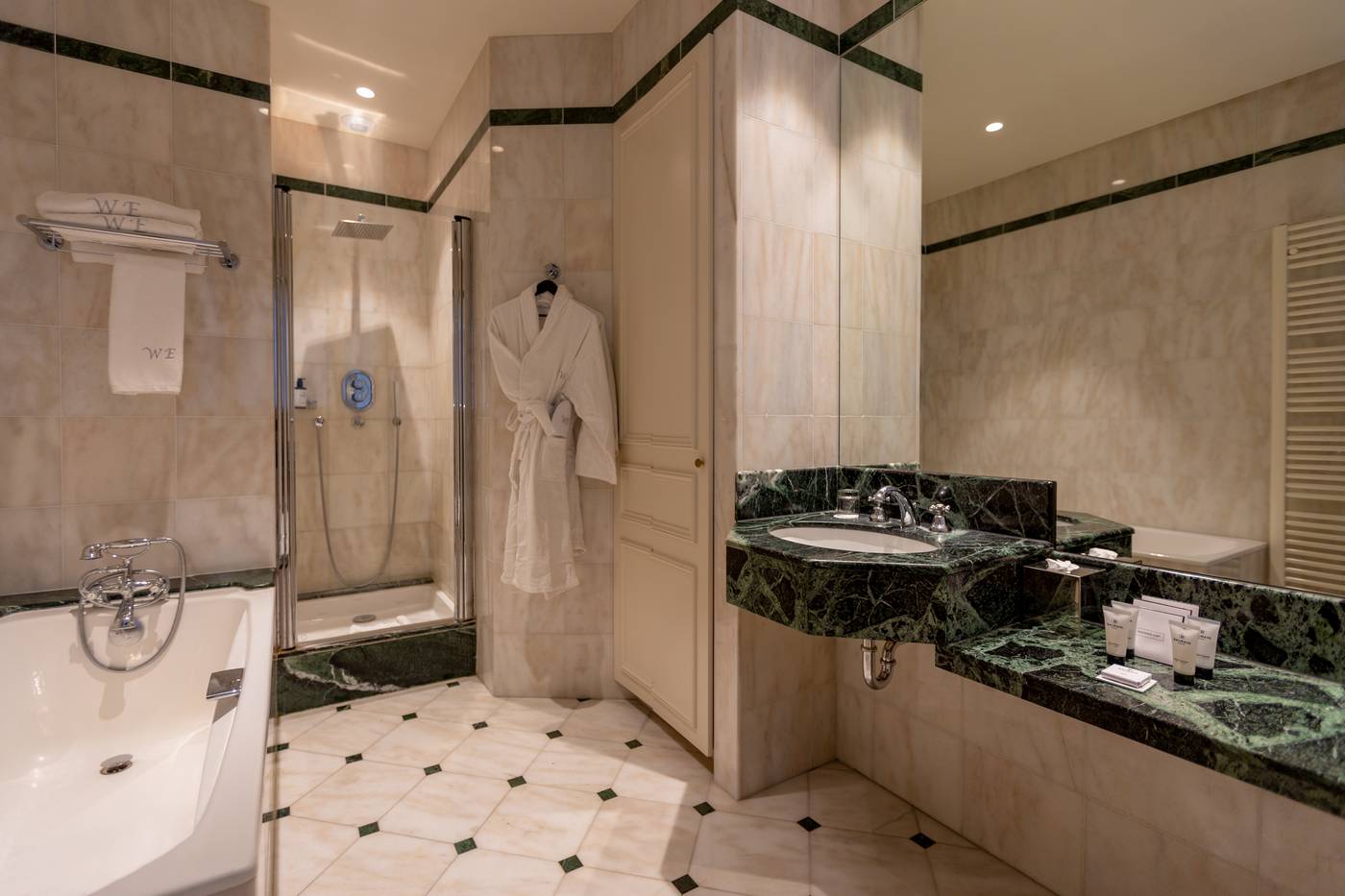 West-end-Paris-Room-70