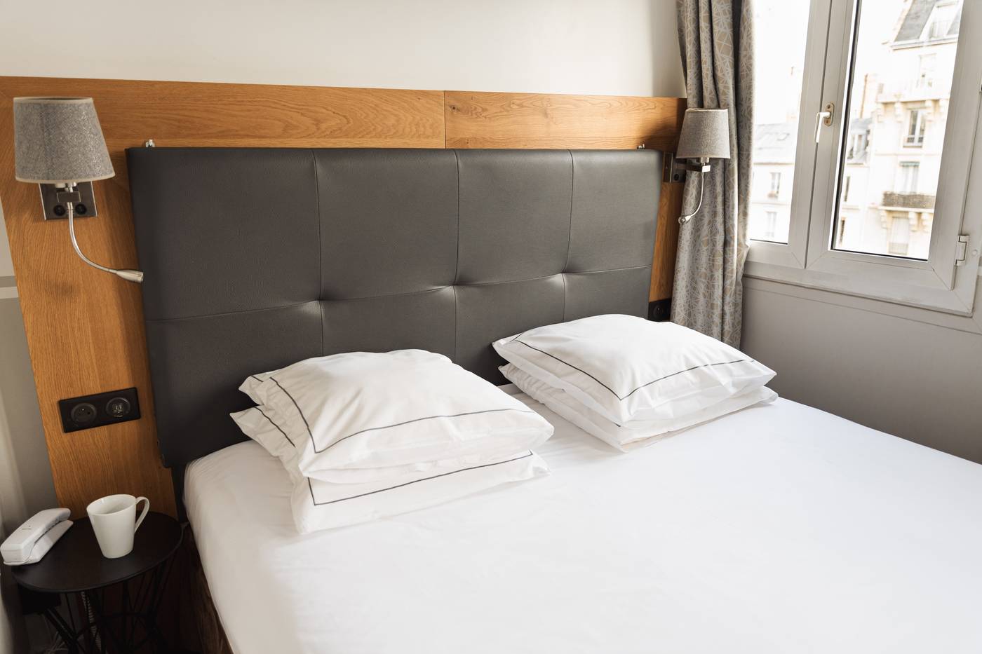 Hotel-Eiffel-Segur-Room-16