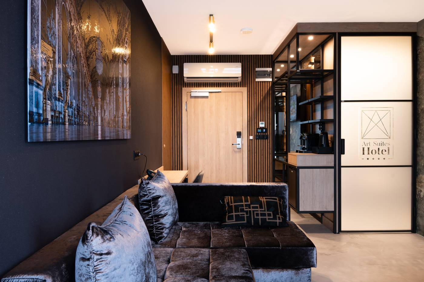 Art-Suites-Hotel-Room-8