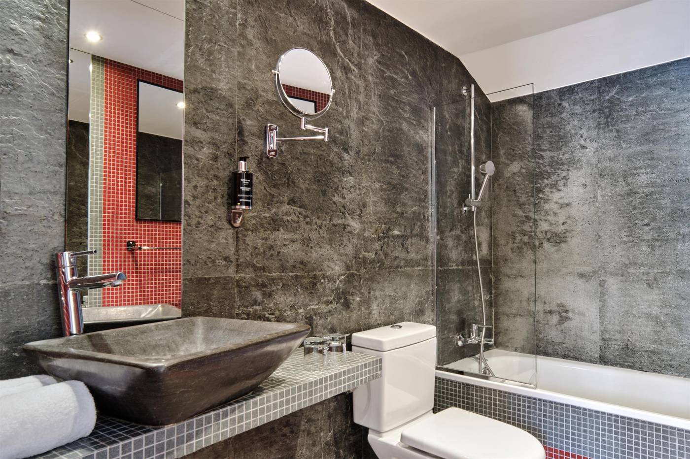 Moulin-Plaza-Room-48