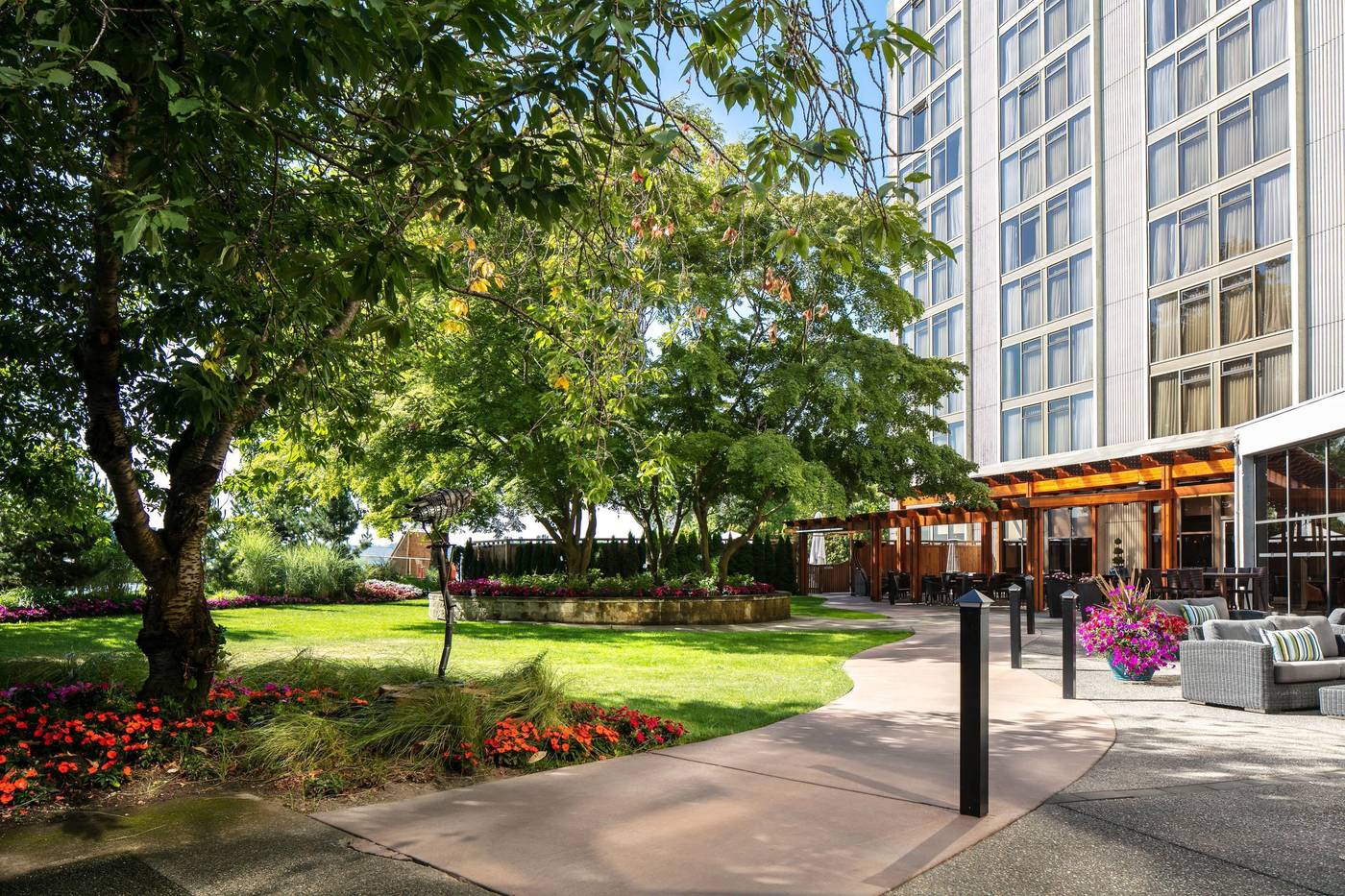 Radisson-Blu-Vancouver-Airport-General-view-2