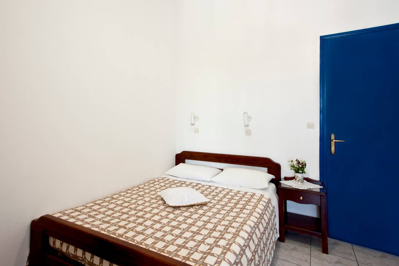 Ancient-Thira-Room-10