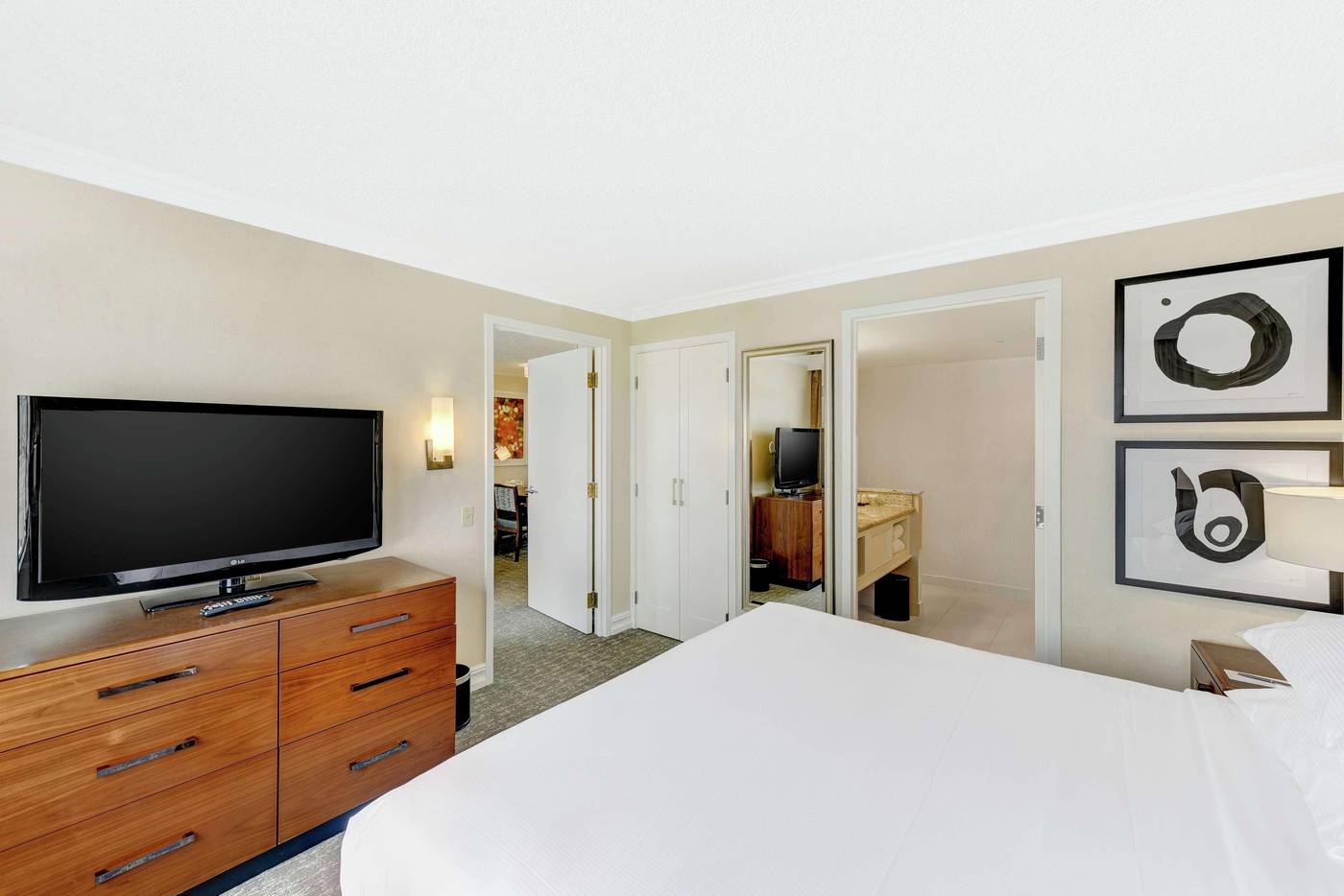 Embassy-Suites-by-Hilton-Anaheim-Orange-Room-24