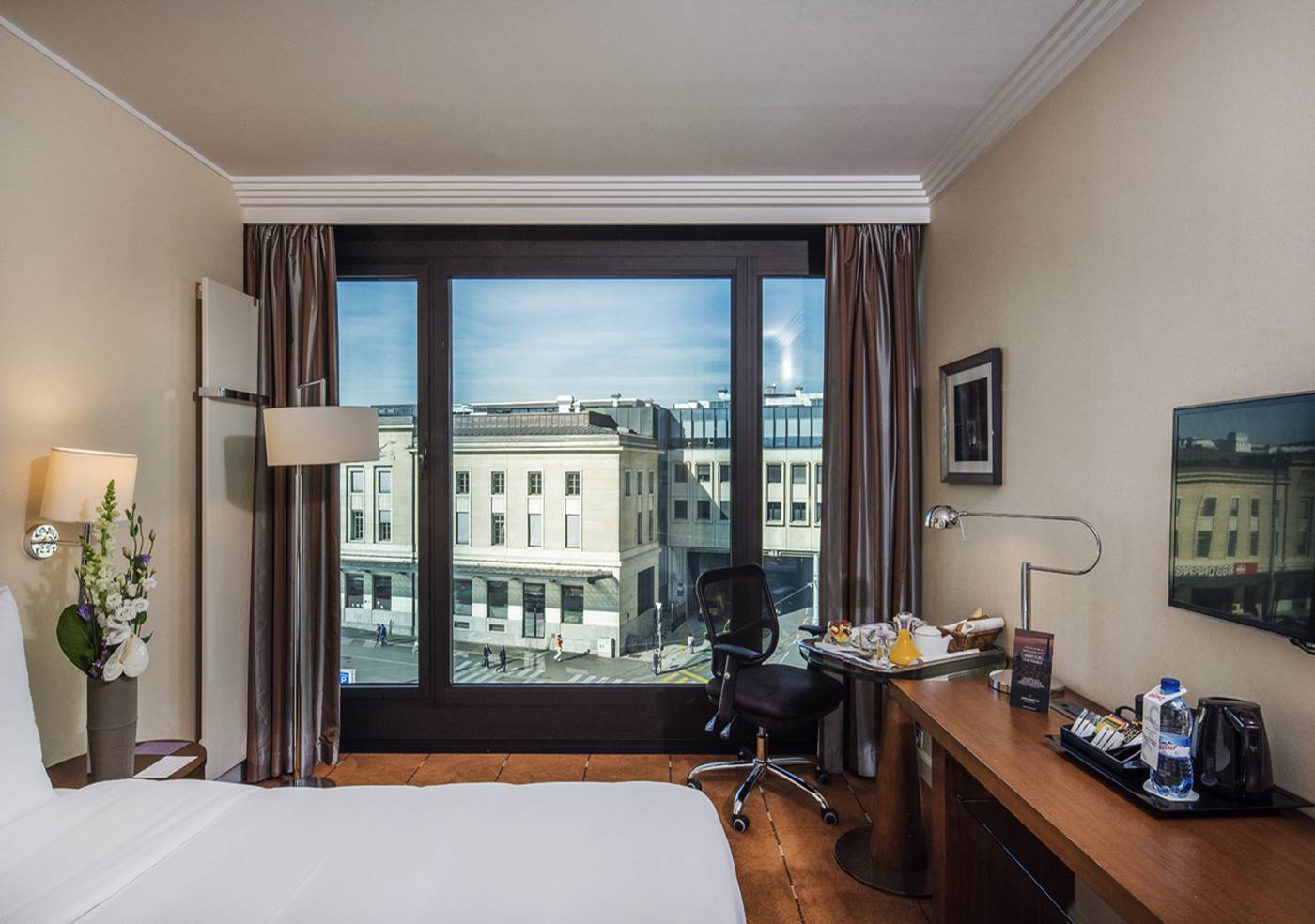 Warwick-Geneva-Room-15