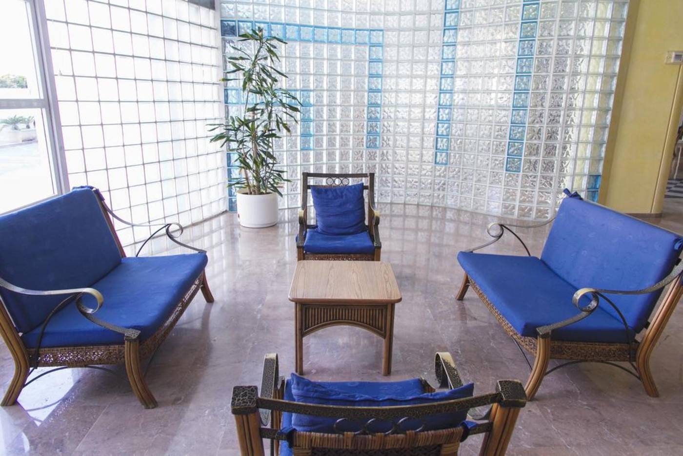 Playas-de-Guardamar-Lobby-18