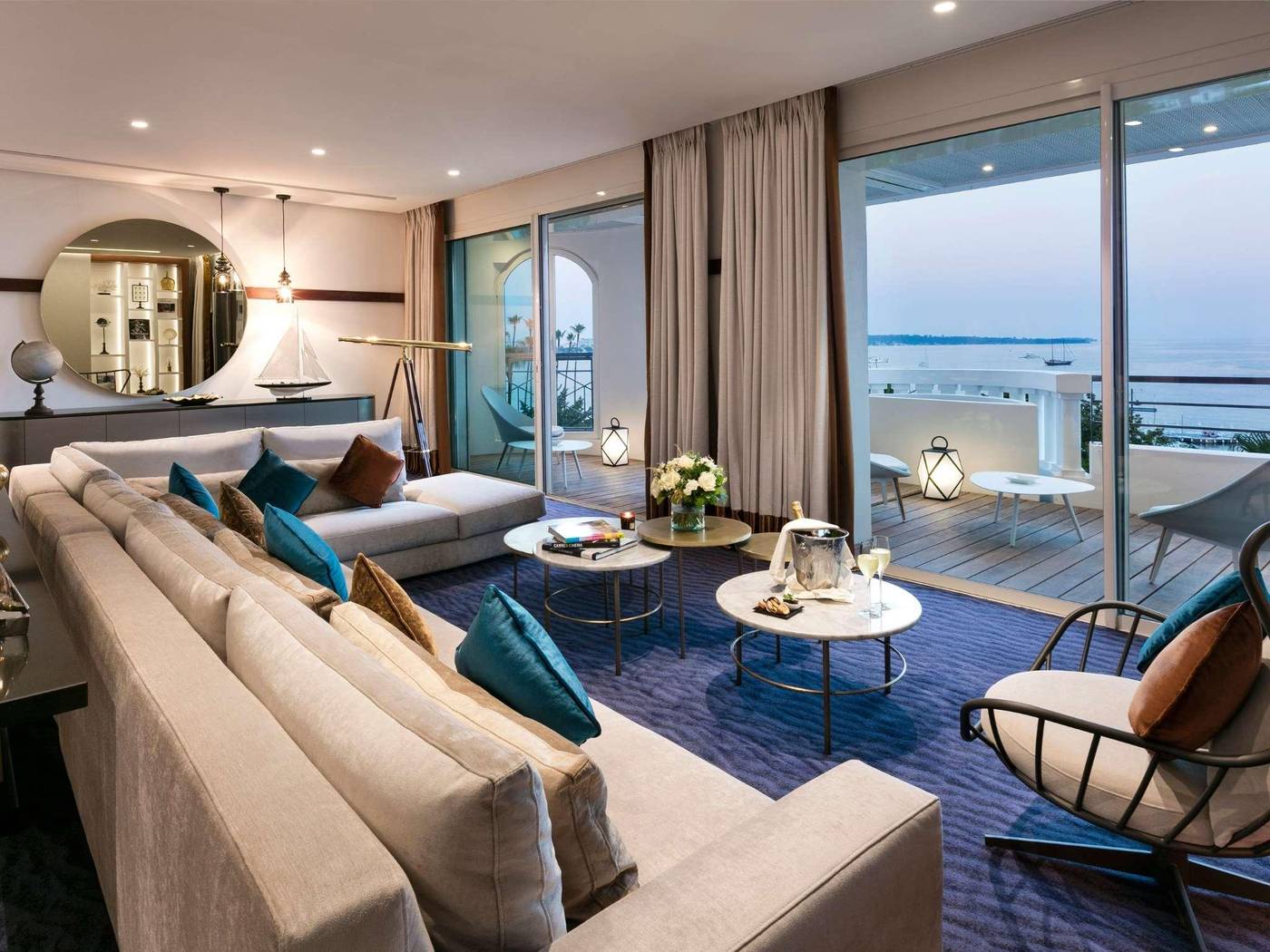H----tel-Barri----re-Le-Majestic-Cannes-Room-43