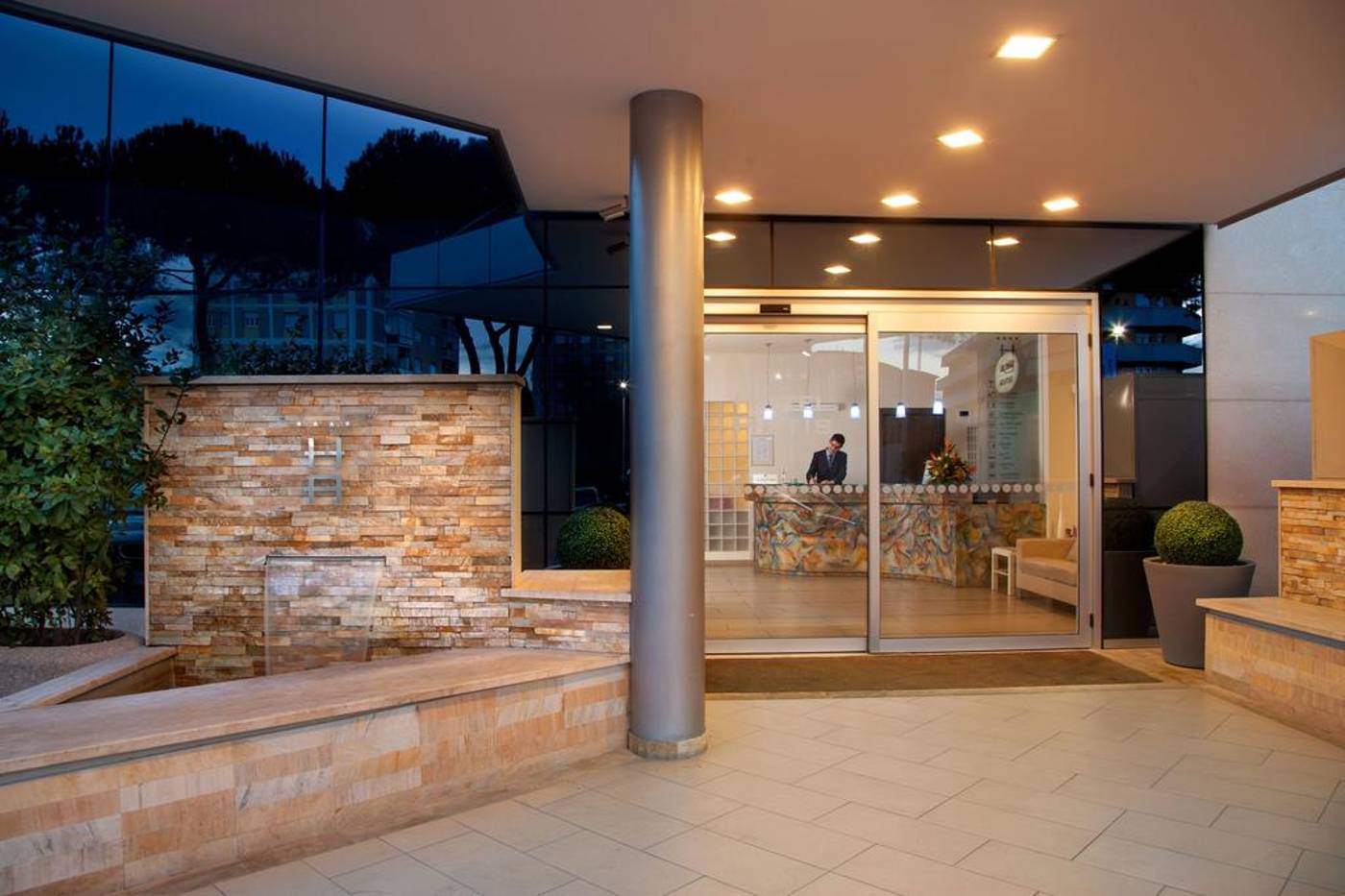 Artis-Hotel-Lobby-11