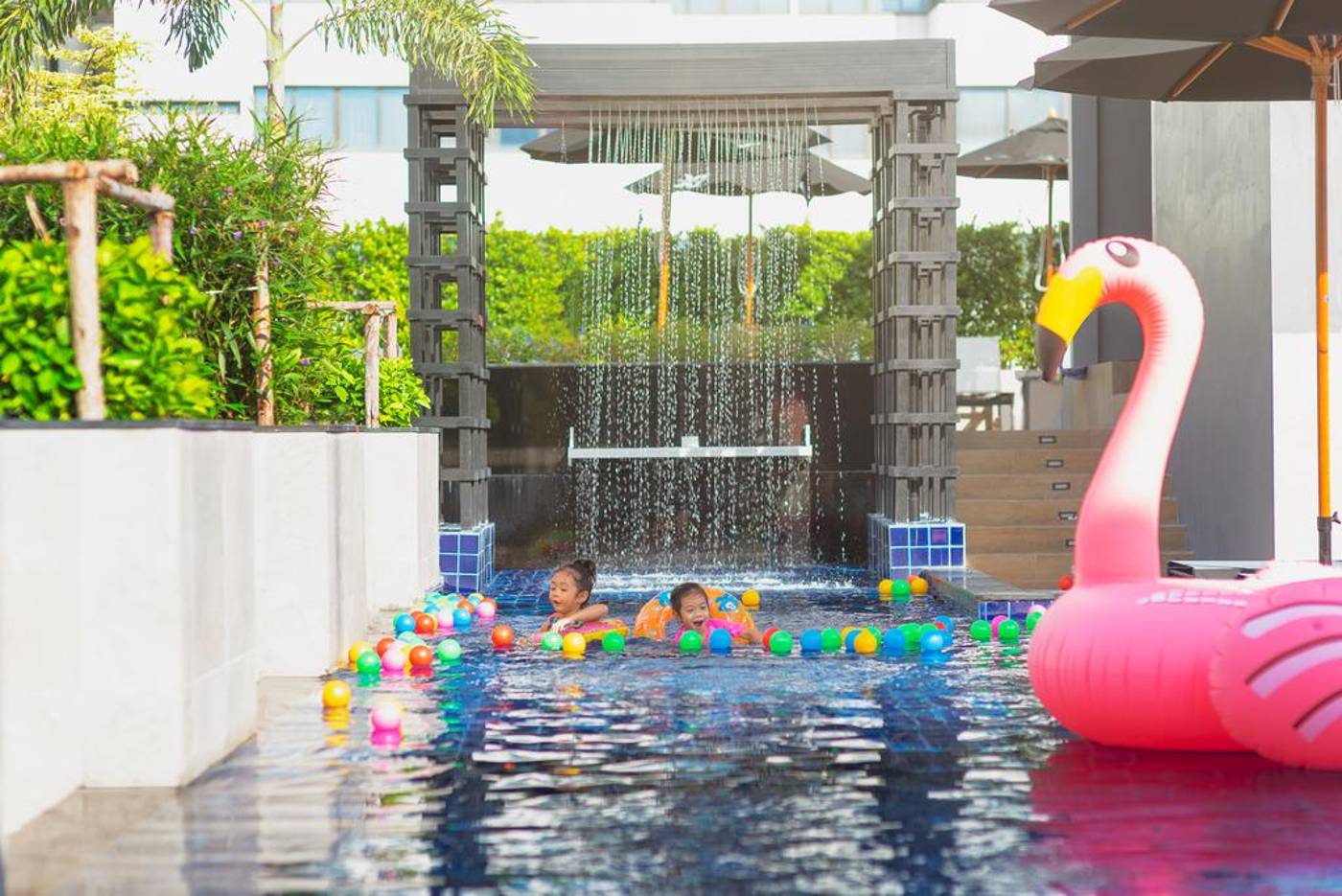 Eleven-Hotel-Bangkok-Pool-28