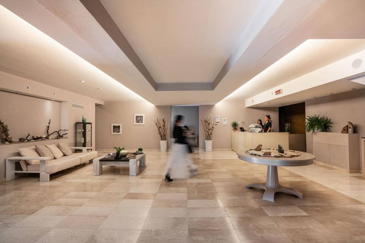 Grande-Baia-Resort-Hotel-Lobby-40