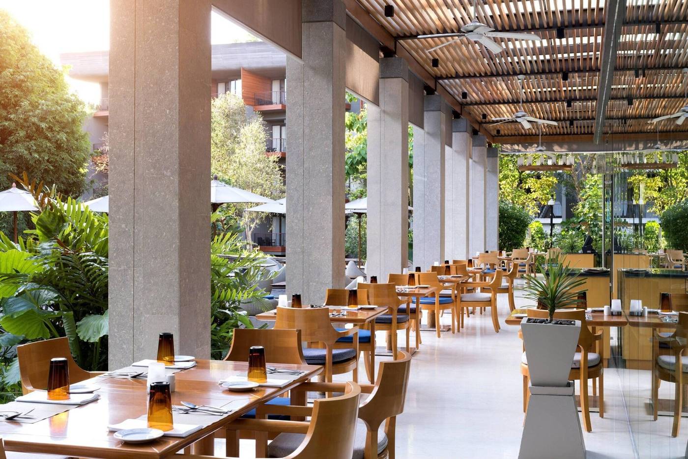 Renaissance-Phuket-Resort---Spa-Restaurant-21