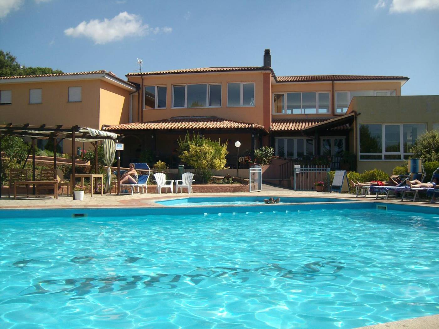 Pausania-Inn-Pool-2