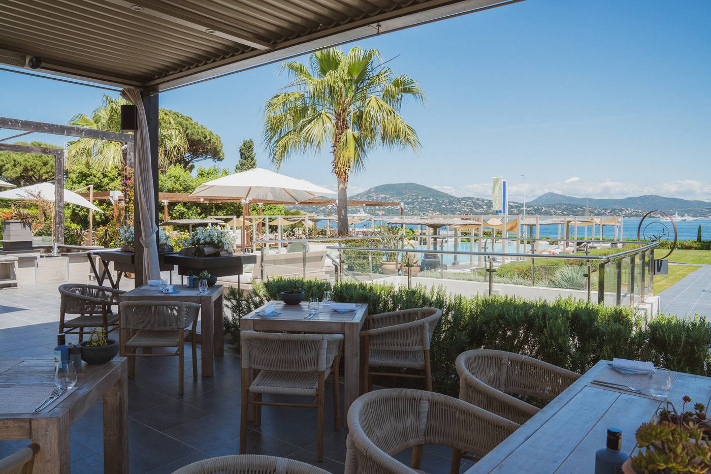 Kube-Hotel-St-Tropez-Terrace-10