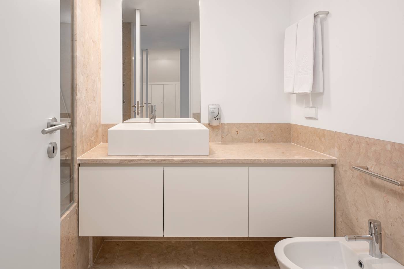 Tandem-Palacio-Alfama-Suites-Room-35