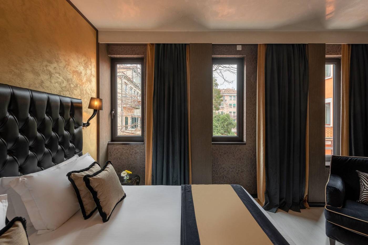 Carnival-Palace-Room-38