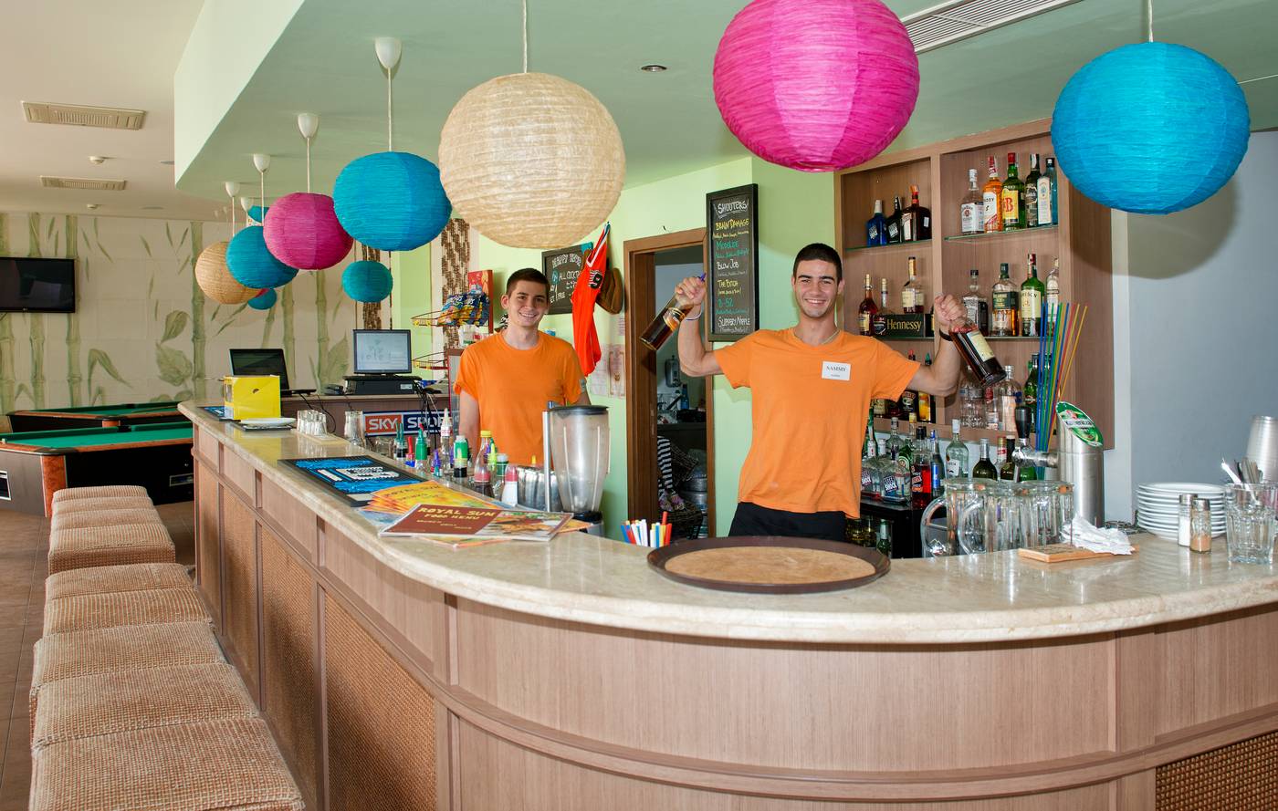 Royal-Sun-Apartments-Bar-37