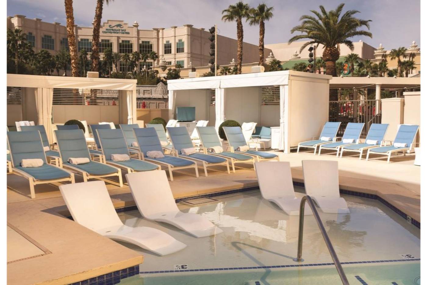 Delano-Las-Vegas-at-Mandalay-Bay-Pool-5