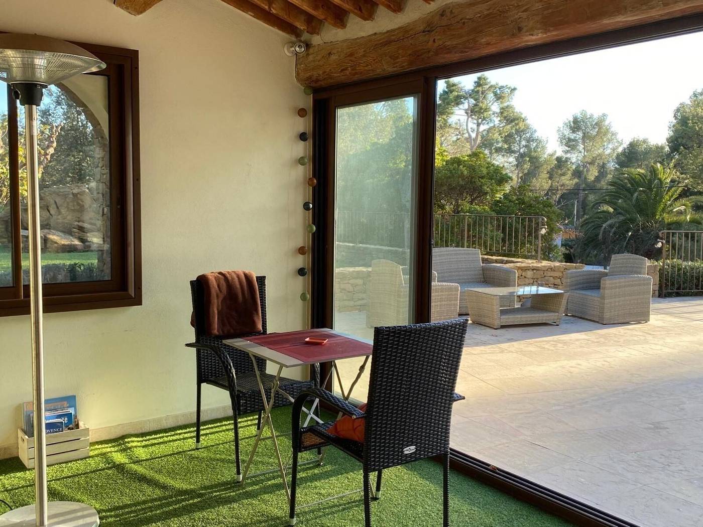 Une Pause En Provence-France-LE BEAUSSET-General view-9