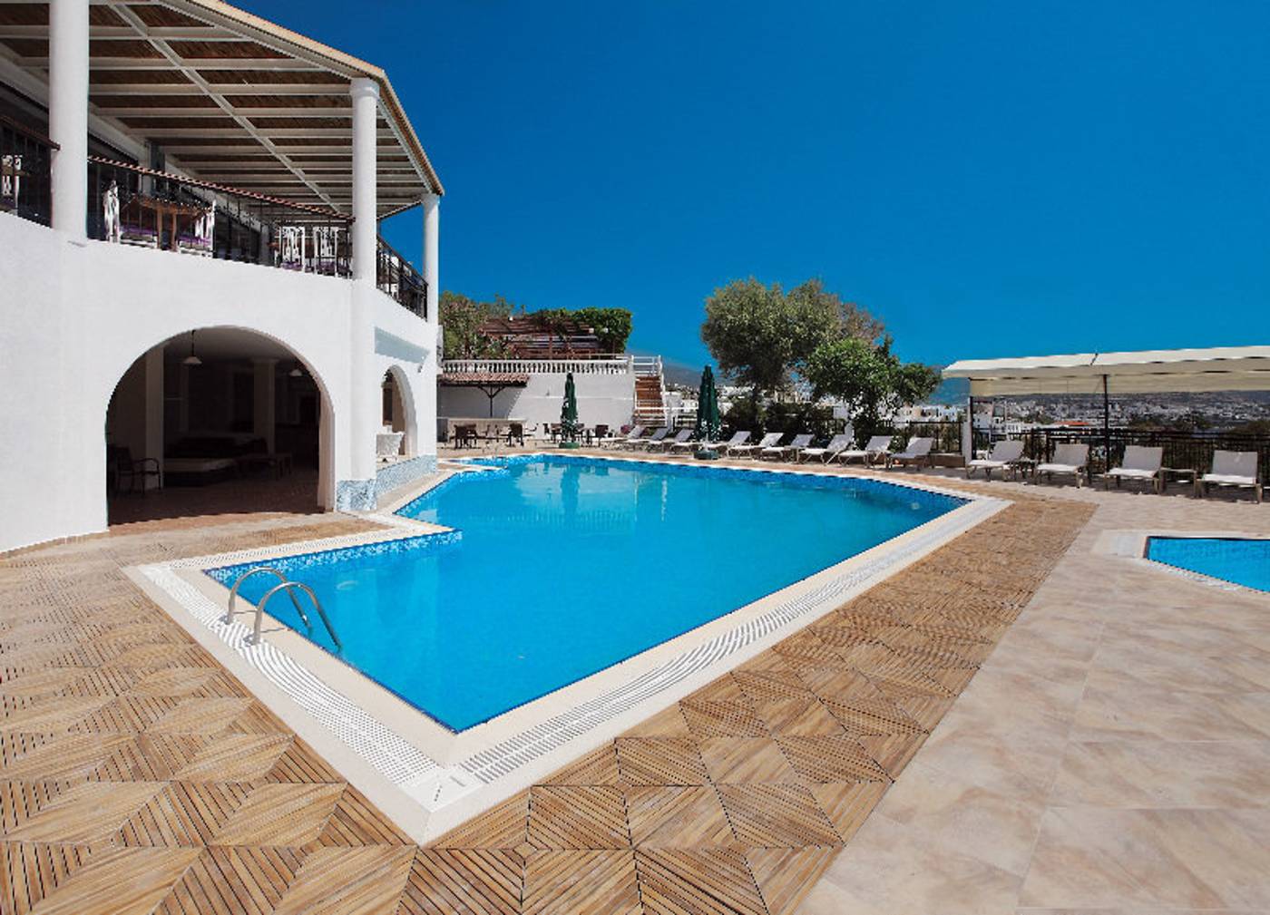 ROSSO-VERDE-HOTEL-Pool-3