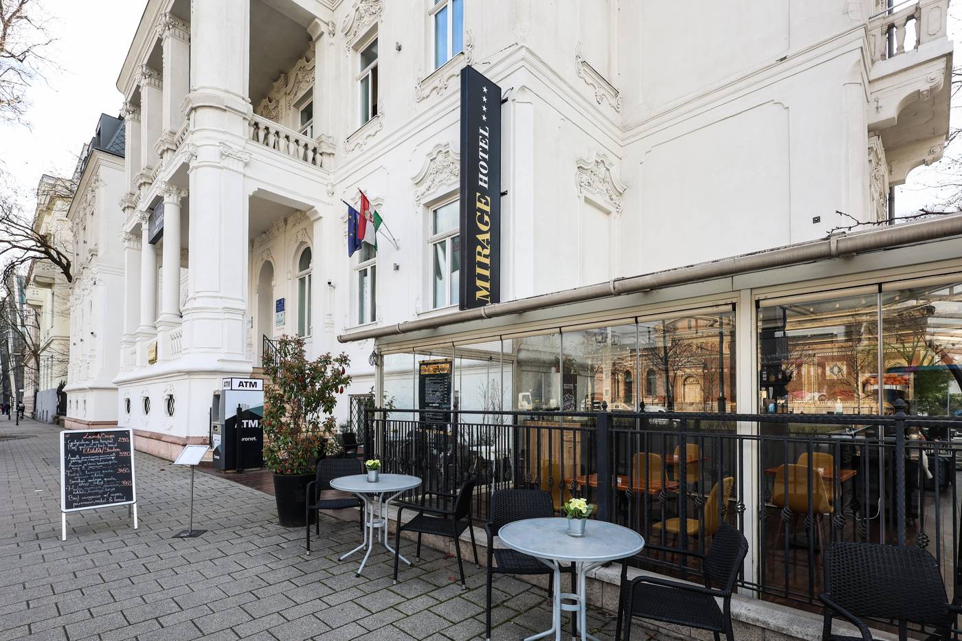 Mirage-Medic-Hotel-Terrace-32