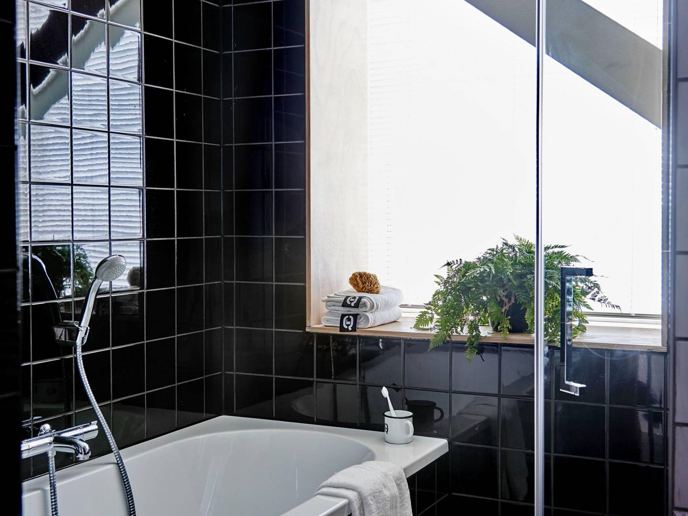 Q-Factory-Hotel-Room-33