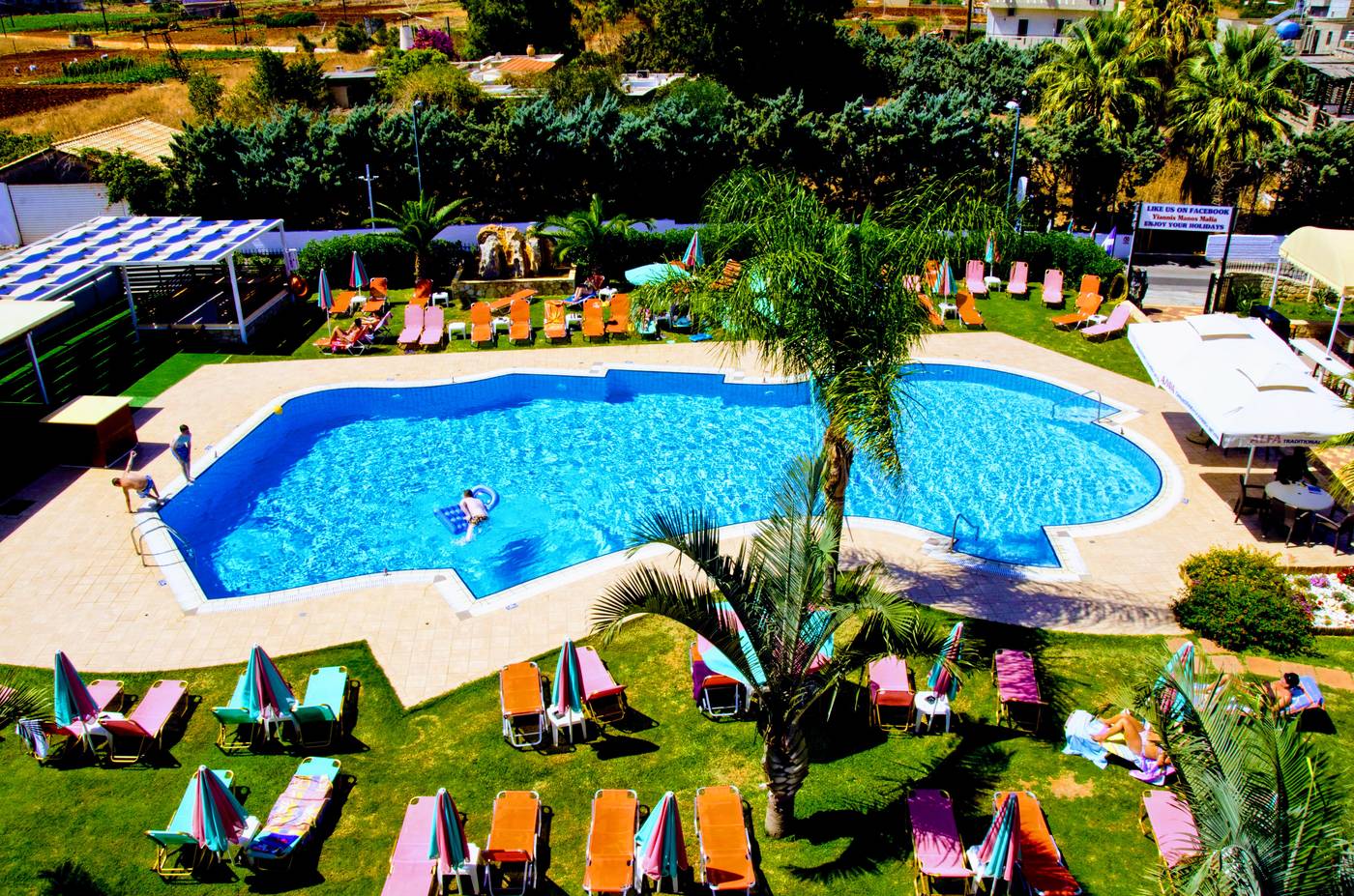 Yiannis-Manos-Apartments-Pool-5