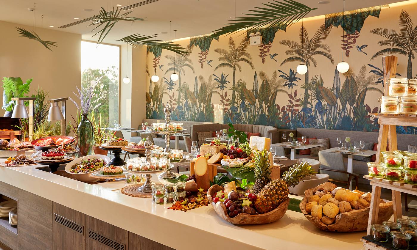 Vincci-EverEden-Beach-Resort-Restaurant-39