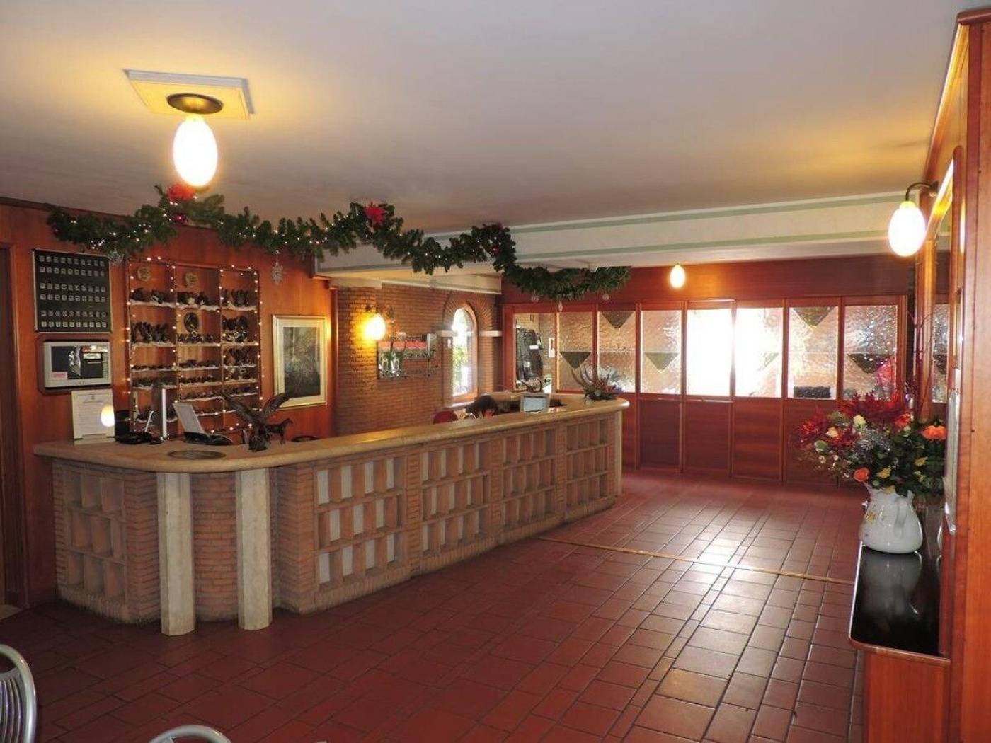 LH-Albergo-il-Picchio-Lobby-13