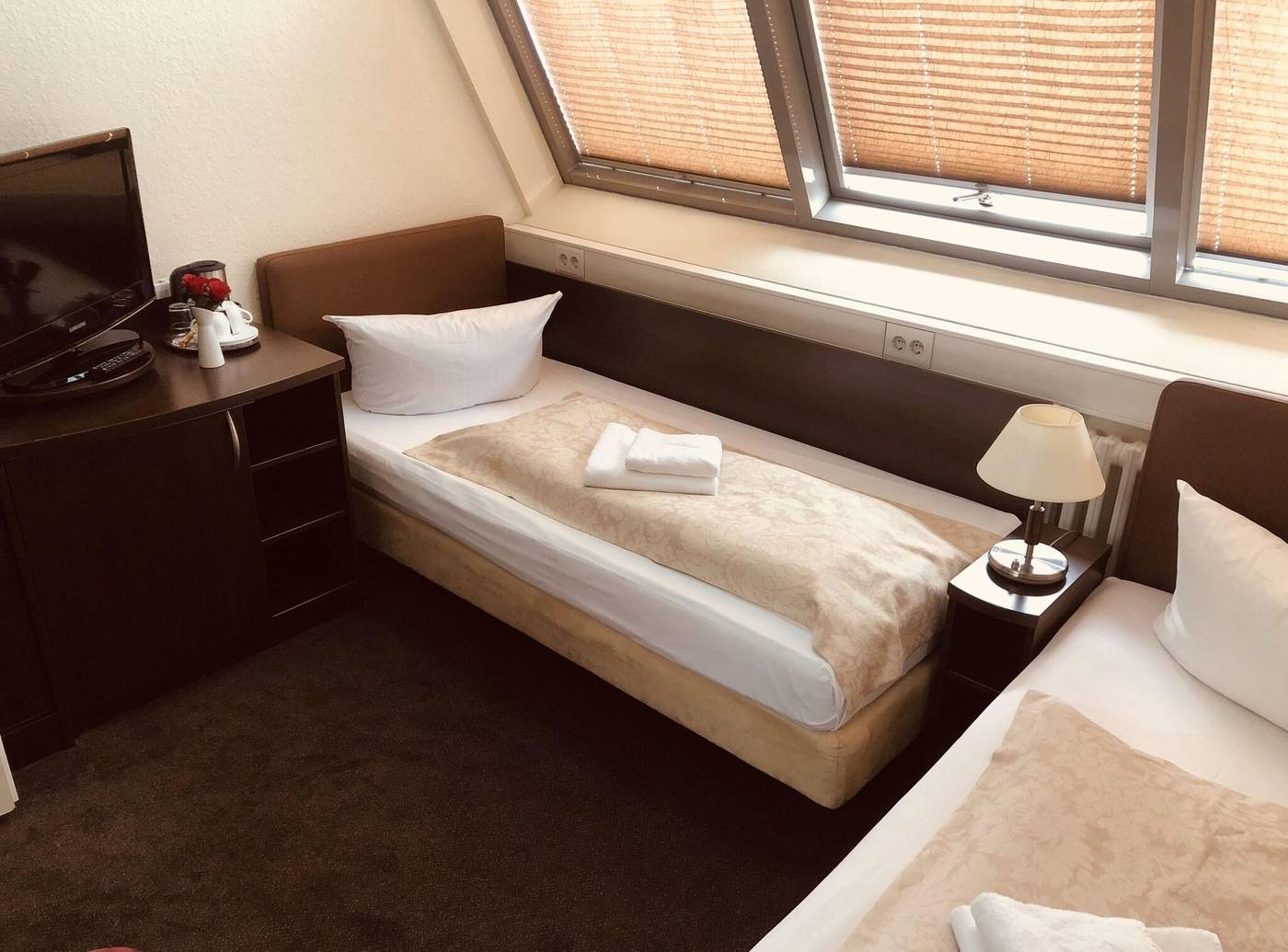 Upper-Room-Hotel-Room-22