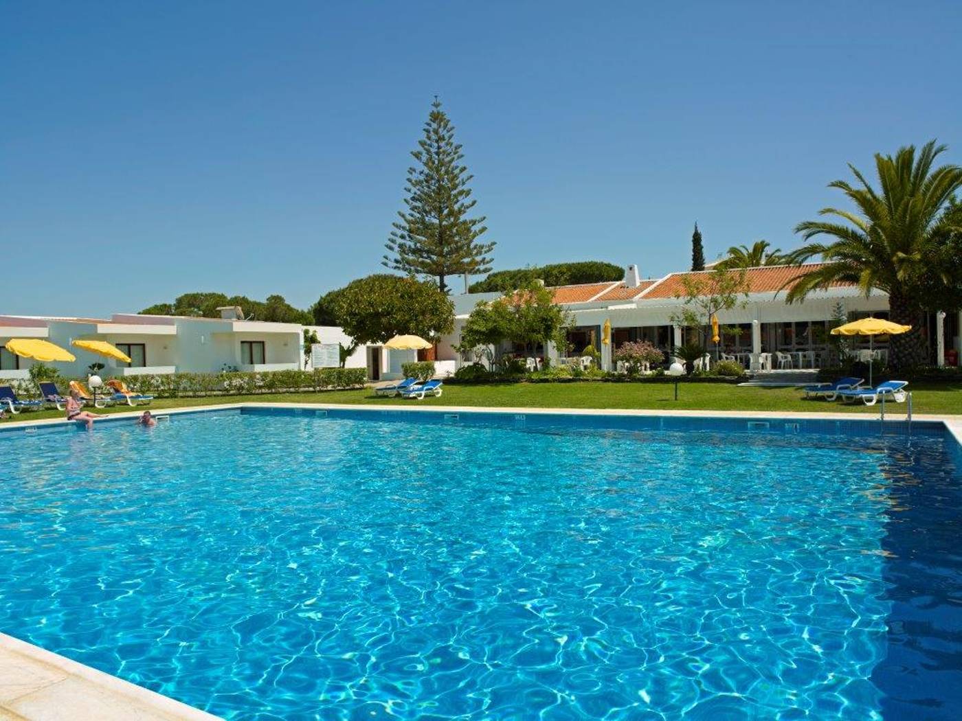 Vilamoura-Golf-Apartments-Pool-4