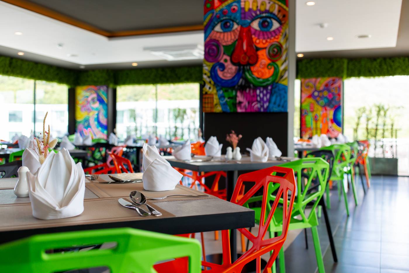 Utopia-Naiharn-Restaurant-39