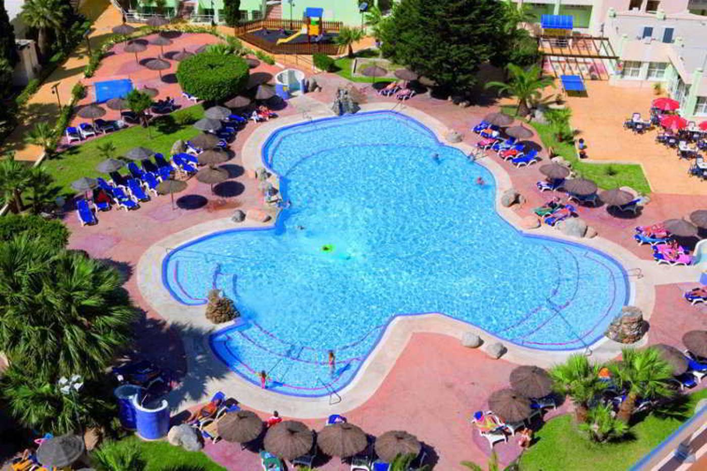 Fenix-Beach-Apartamentos-Pool-1