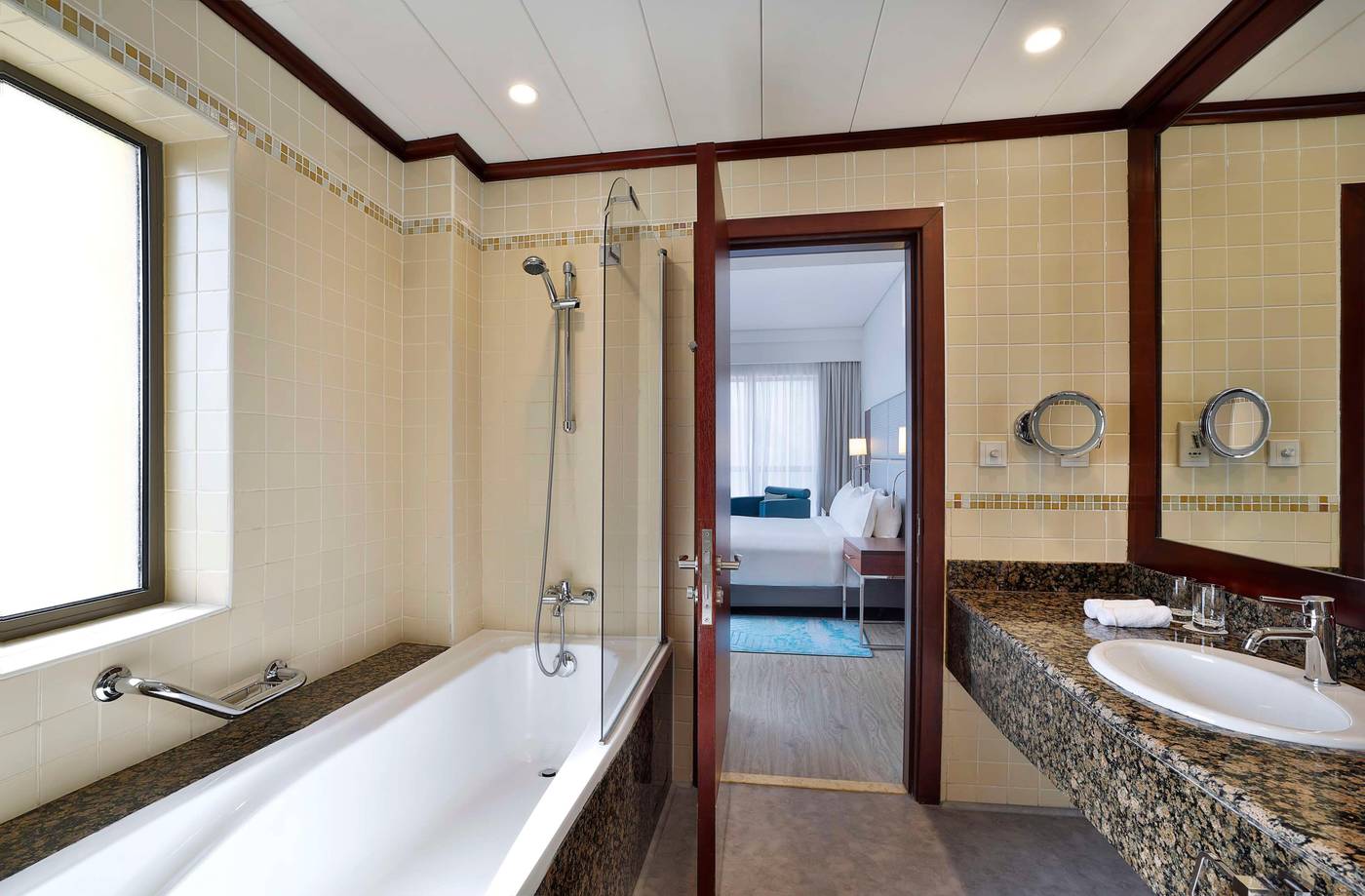 Hilton-Dubai-The-Walk-Room-45