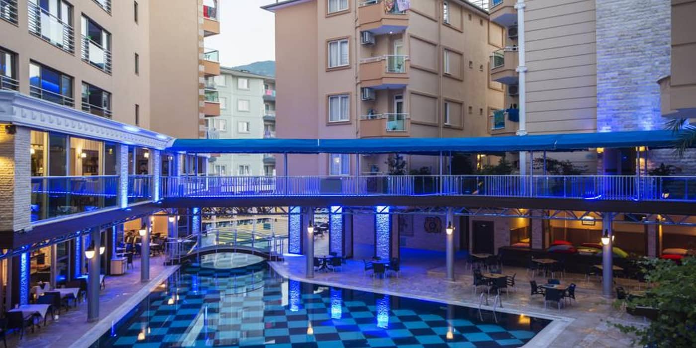 Tac-Premier-Hotel---Spa-Pool-62