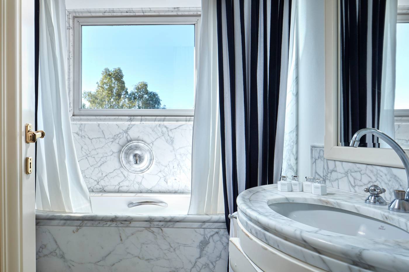 Hotel-Lord-Byron-Small-Luxury-Hotels-of-the-World-Room-28