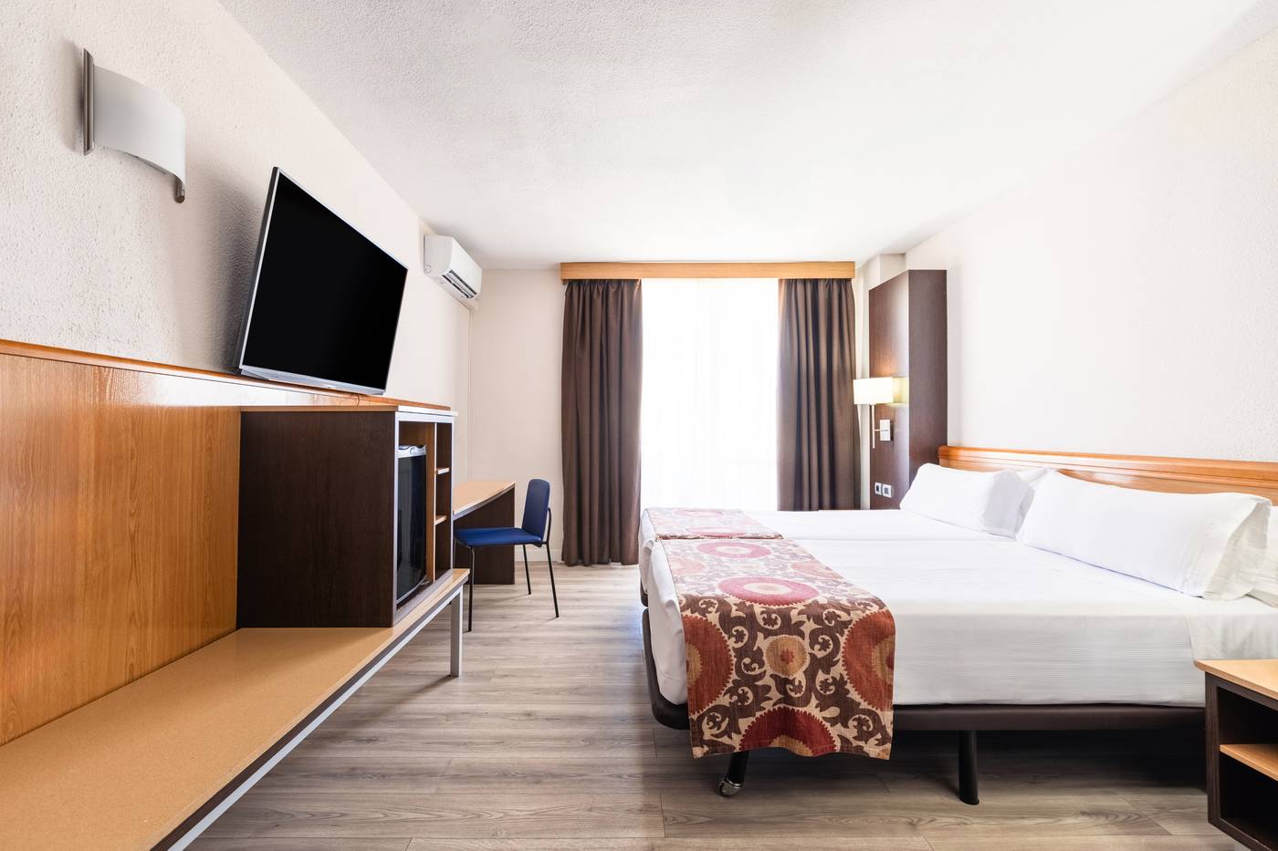 Catalonia-Oro-Negro-Room-19