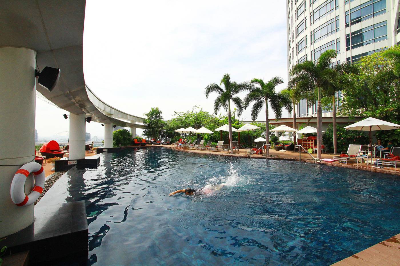 Centara-Grand-at-CentralWorld-Pool-4