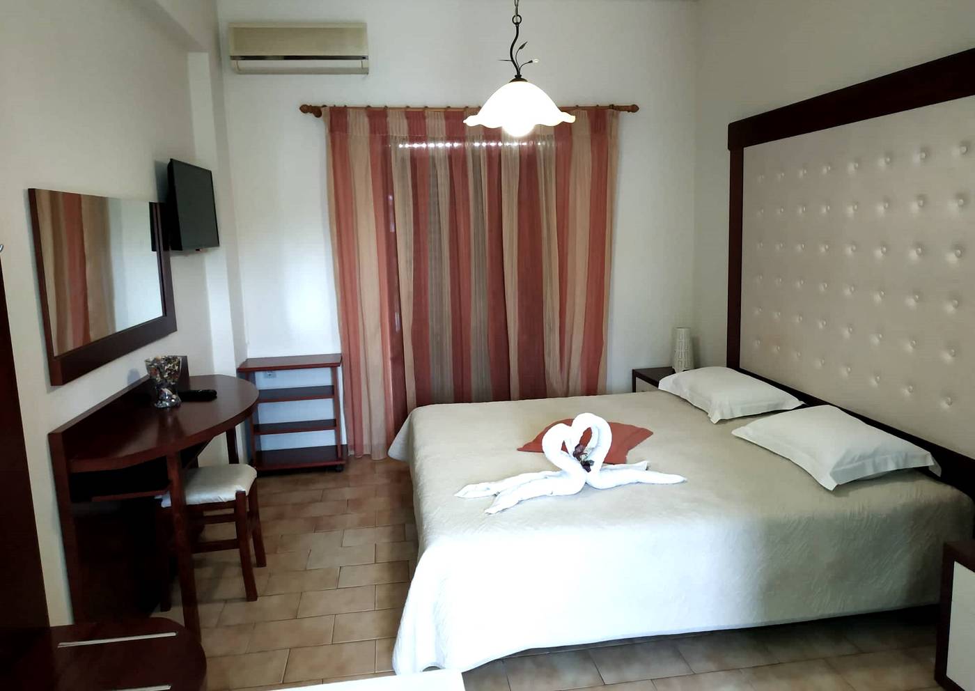 Eleni-s-Garden-Room-21