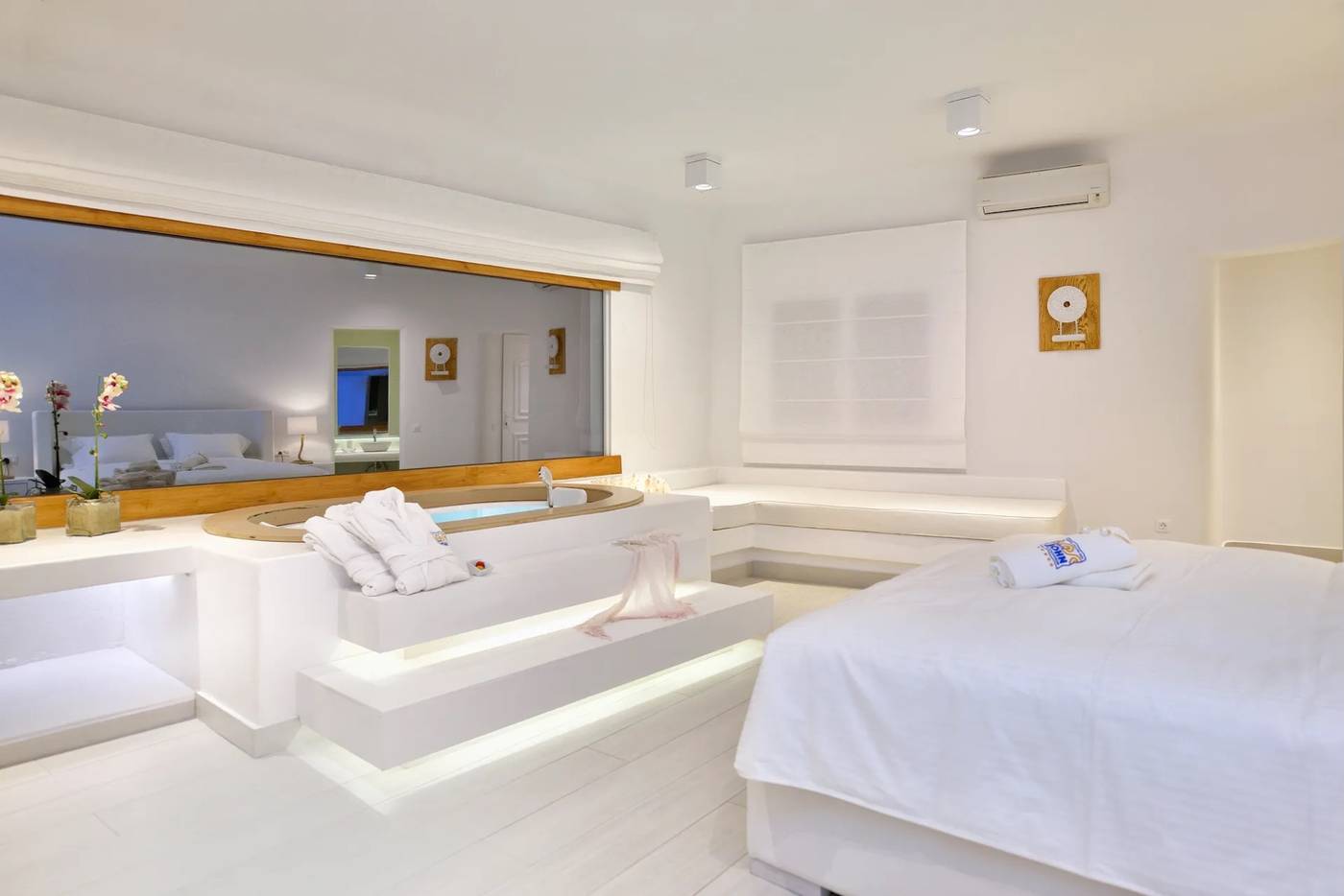 Saint-John-Hotel-Villas---Spa-Room-86