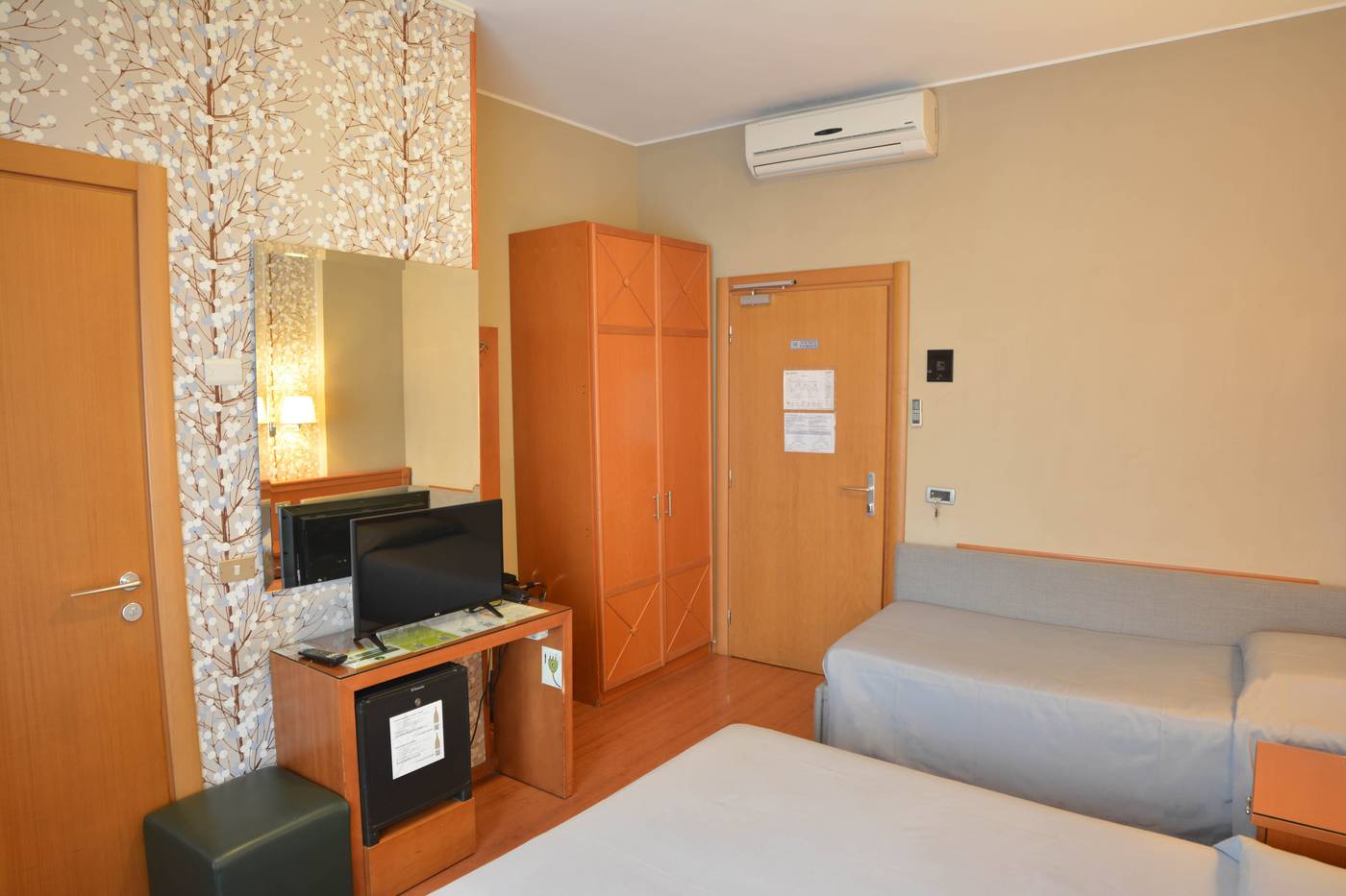 Eco-Hotel-Milano---Bioriso-Restaurant-Room-3