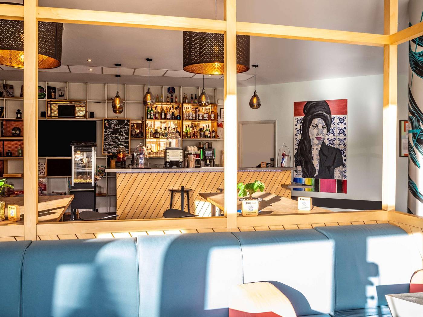 ibis-Styles-Paris-Bercy-Bar-16