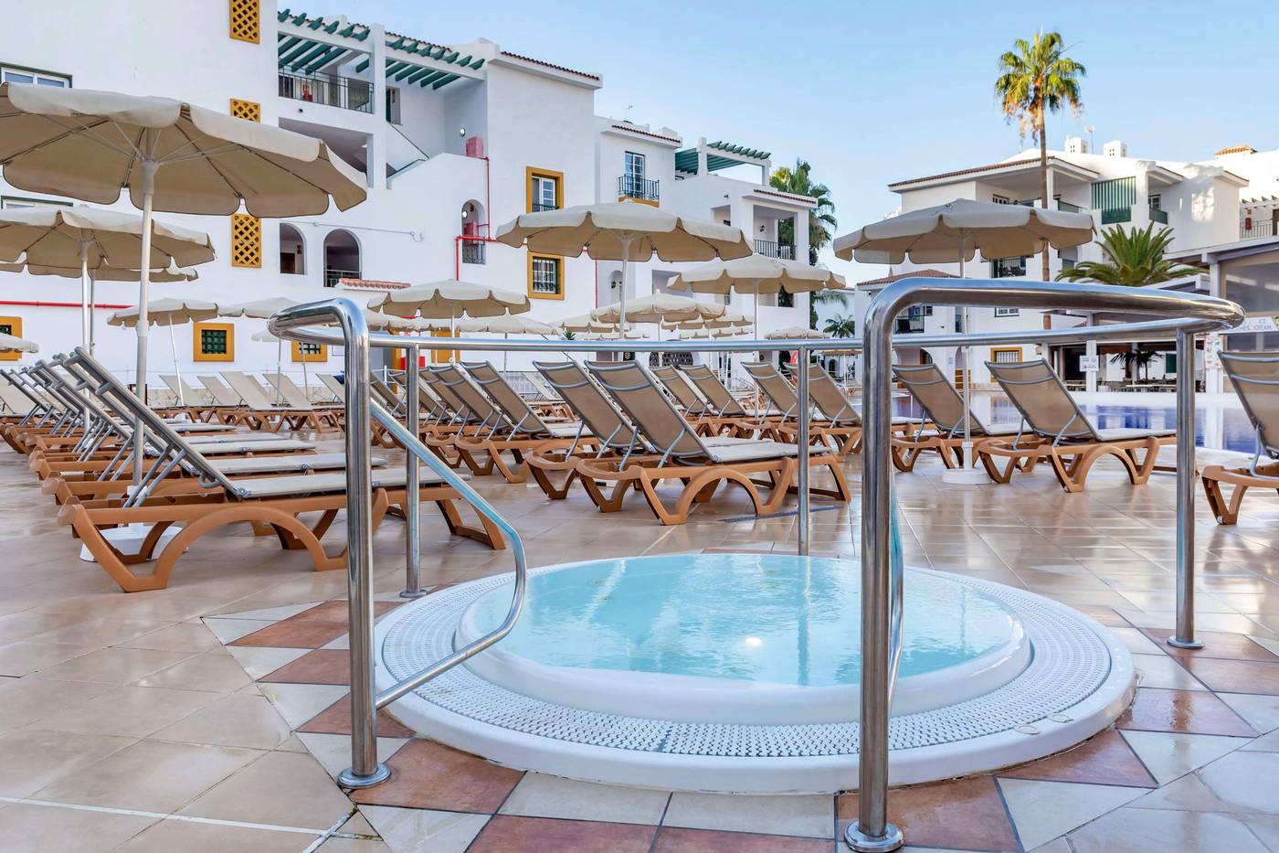 Sunset-Harbour-Club-Pool-16