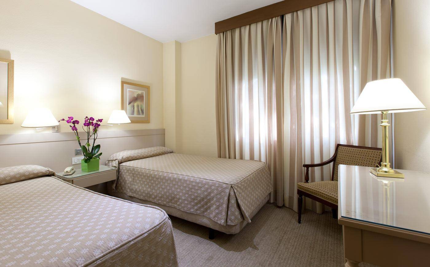 Espahotel-Plaza-Basilica-Room-18