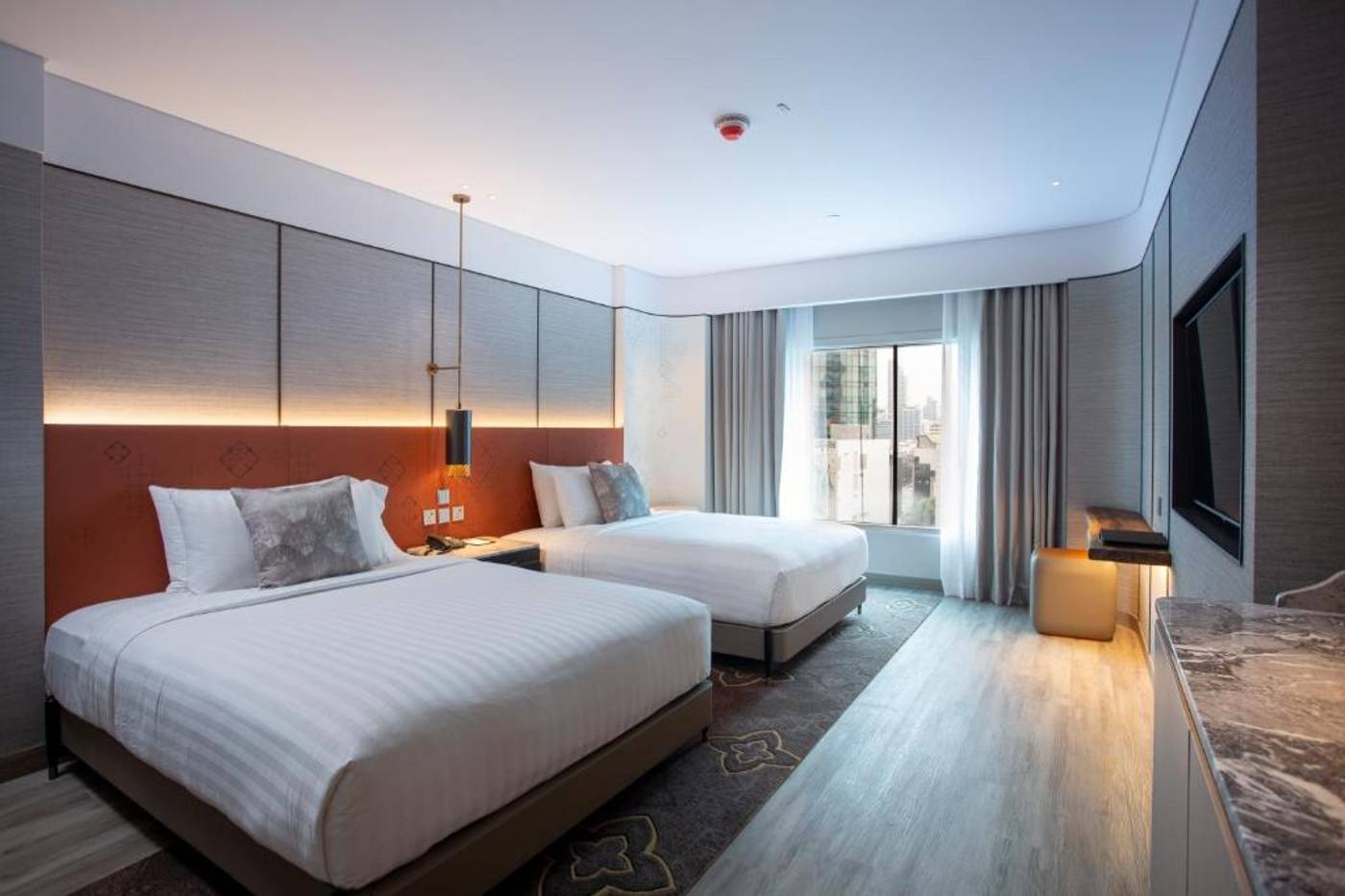 Amari-Watergate-Room-44